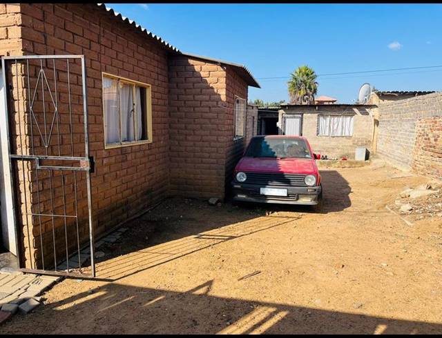 2 BEDROOM HOUSE FOR SALE IN COSMO CITY